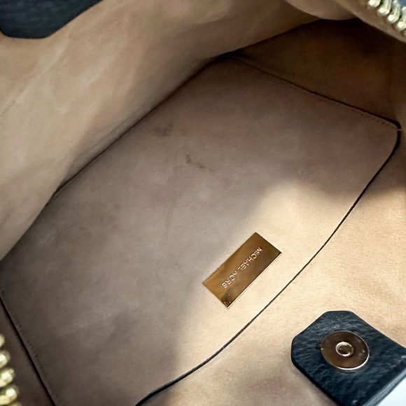 Michael Kors zipper clutch - Picture 6 of 6